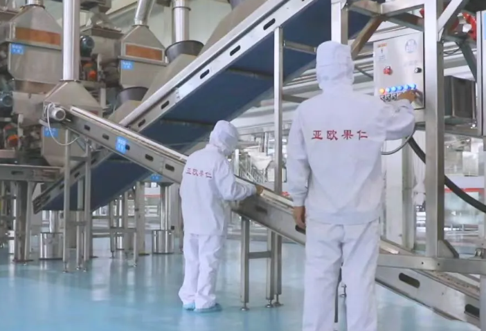 2025年的第一個(gè)月，承德亞歐果仁有限公司在山杏產(chǎn)業(yè)的道路上持續(xù)奮進(jìn)，展現(xiàn)出蓬勃的發(fā)展活力。